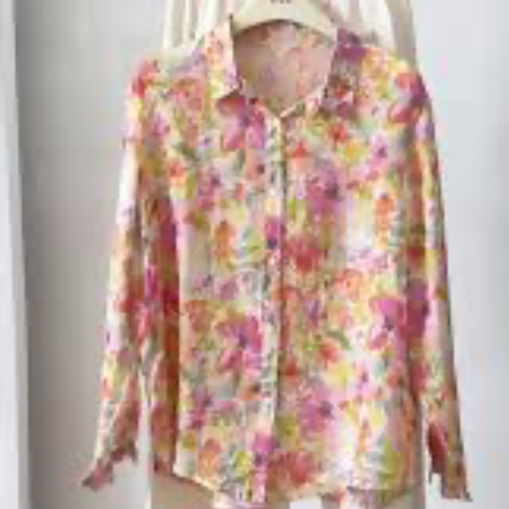 August linen watercolor button down shirt with pearl buttons Sz M/L